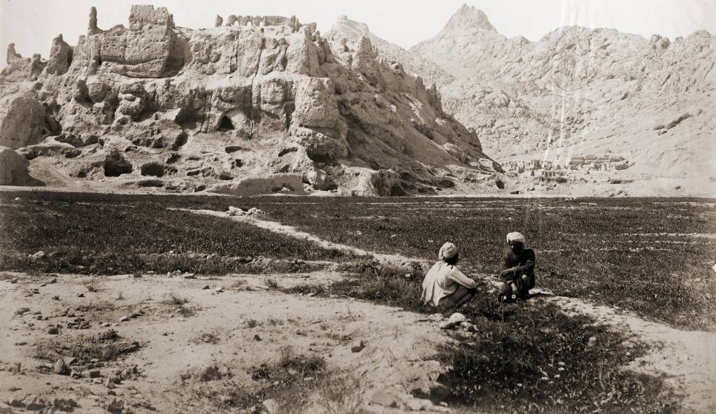 Ruins_of_old_Kandahar_Citadel_in_1881